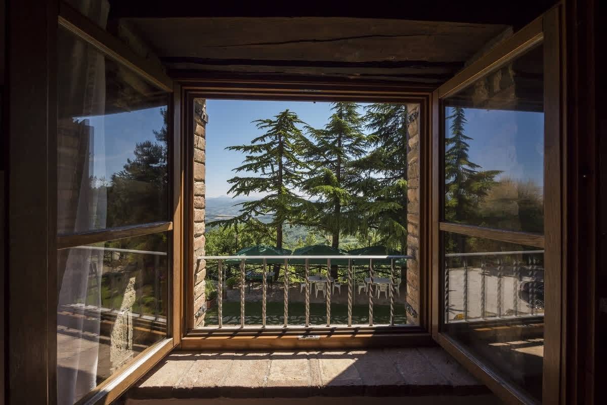 Detailing window frames and sills